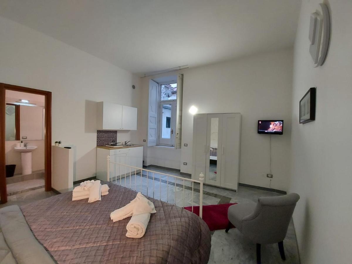 Bed and Breakfast Le Ginestre In Centro Salerno Exterior foto