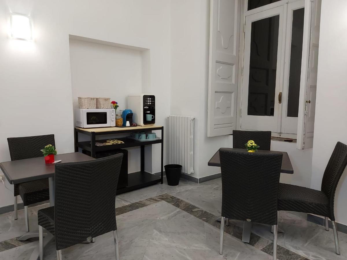 Bed and Breakfast Le Ginestre In Centro Salerno Exterior foto