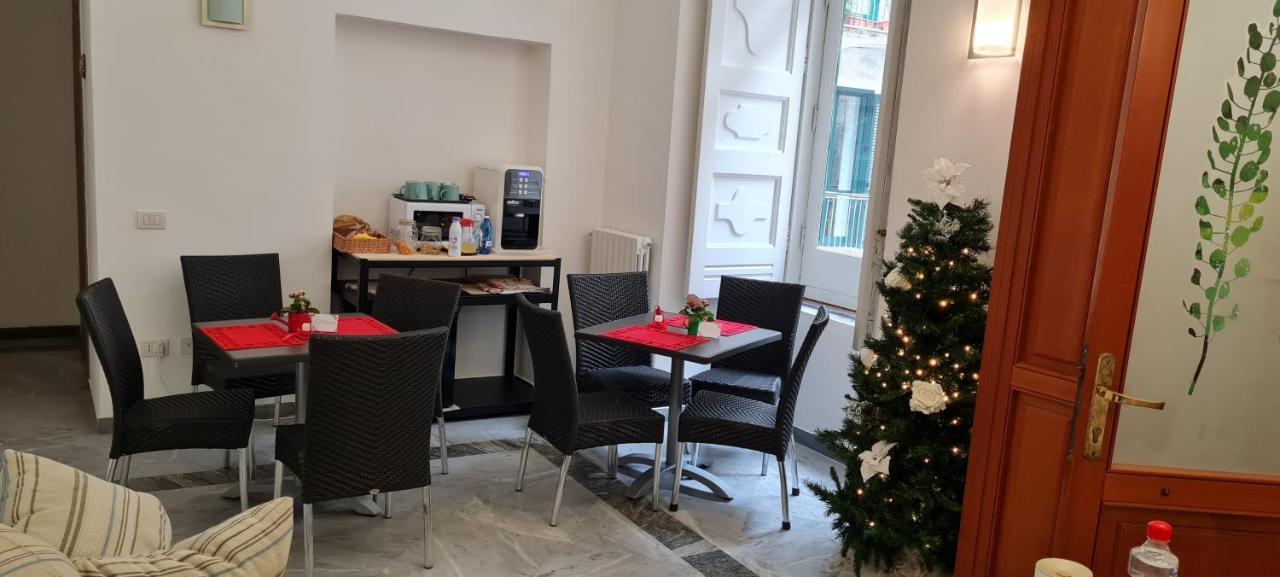 Bed and Breakfast Le Ginestre In Centro Salerno Exterior foto