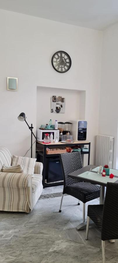 Bed and Breakfast Le Ginestre In Centro Salerno Exterior foto