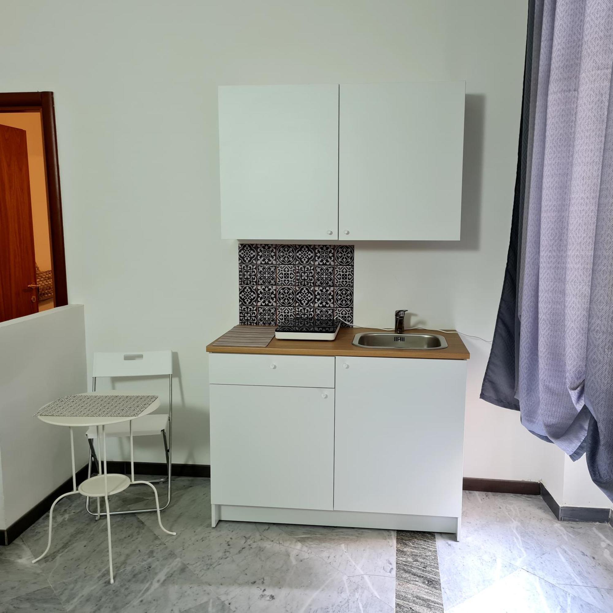 Bed and Breakfast Le Ginestre In Centro Salerno Zimmer foto